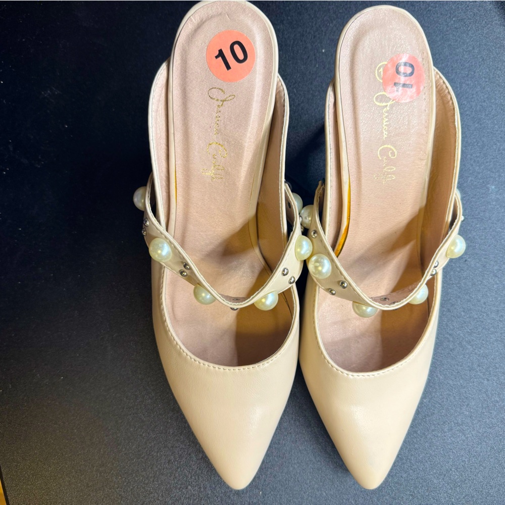 Cream Women's Shoes with Pearl Detailing  size 10